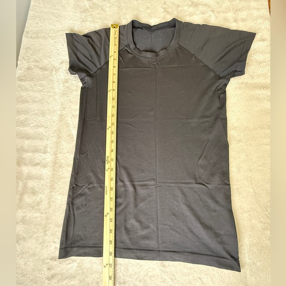 Lululemon Swiftly Tech Short-Sleeve Shirt 2.0 Hip Length - Picture 6 of 6